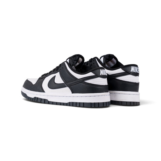 Nike SB Dunk Low чёрно-белые кроссовки — пара, вид сзади сбоку | GAMEOVERSHOP