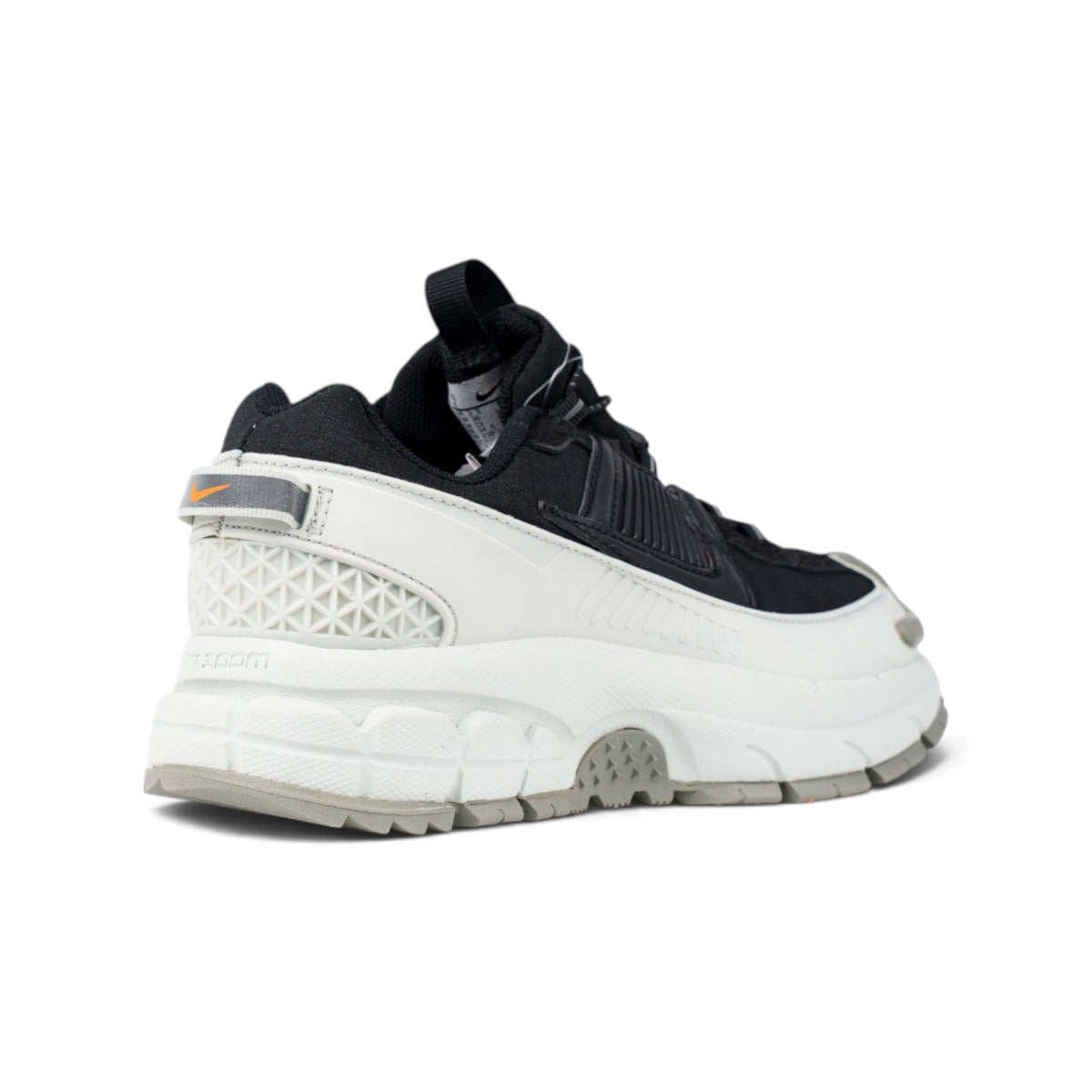 Nike Zoom Vomero Roam чёрные кроссовки — вид сзади крупным планом | GAMEOVERSHOP