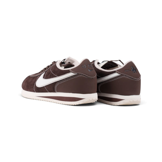 Nike Cortez коричневые замшевые кроссовки — пара, вид сзади | GAMEOVERSHOP