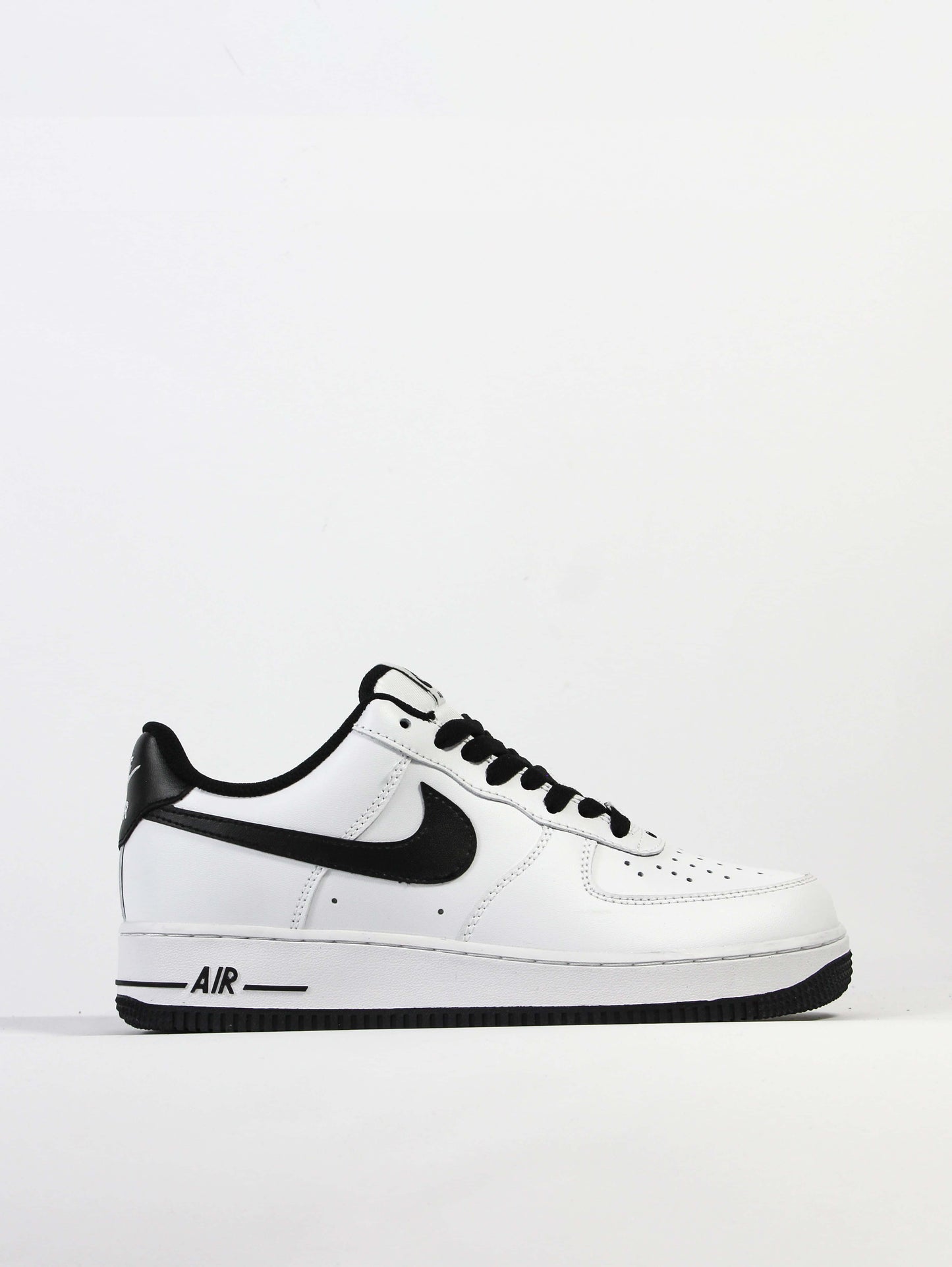 Nike AIr Force 1 Low White Black Laces A