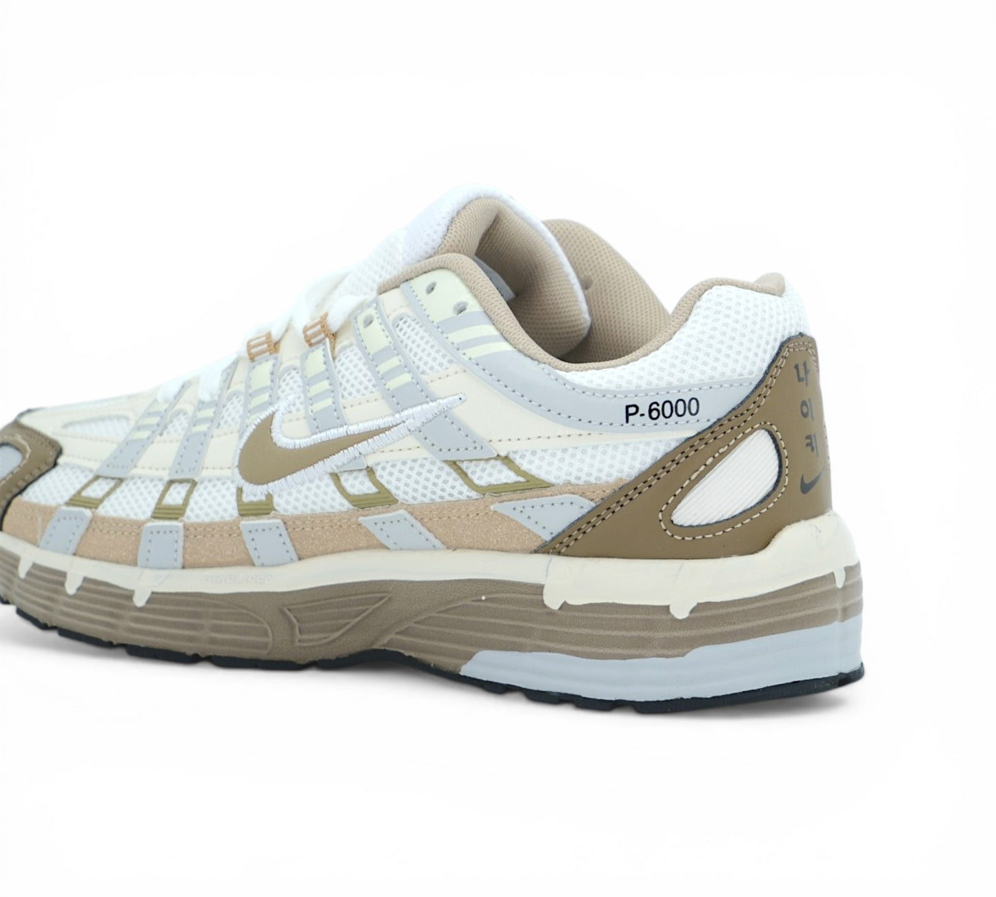 Кроссовки Nike P-6000, бежевые, вид сбоку