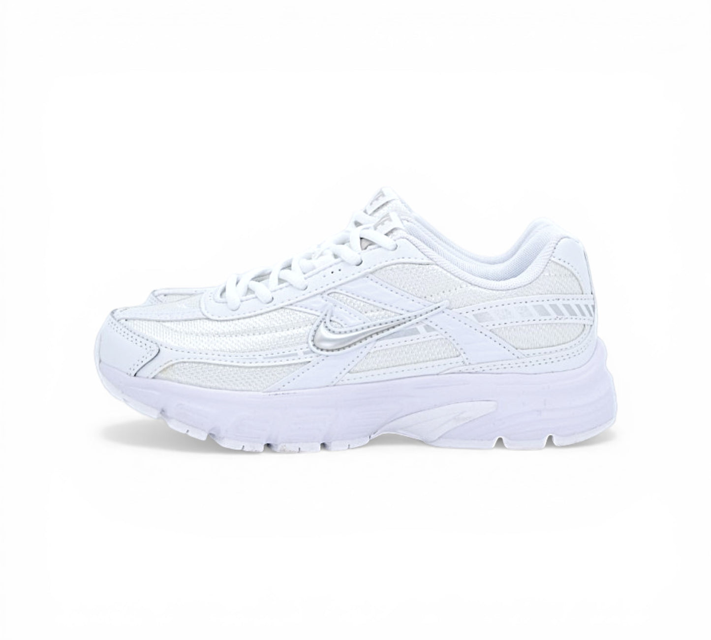 Кроссовки Nike белые, вид сбоку
