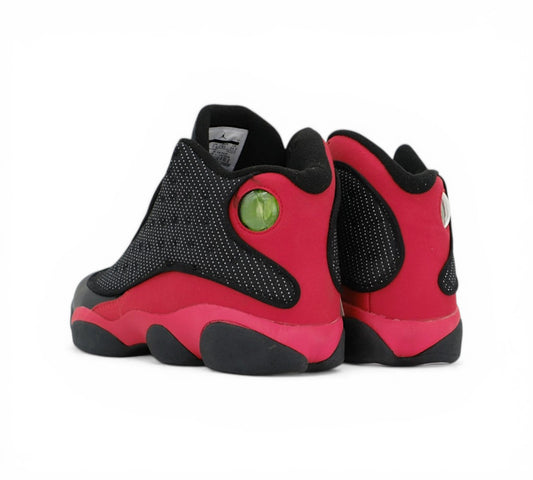 Кроссовки Nike Air Jordan 13, чёрно-красные, вид сбоку