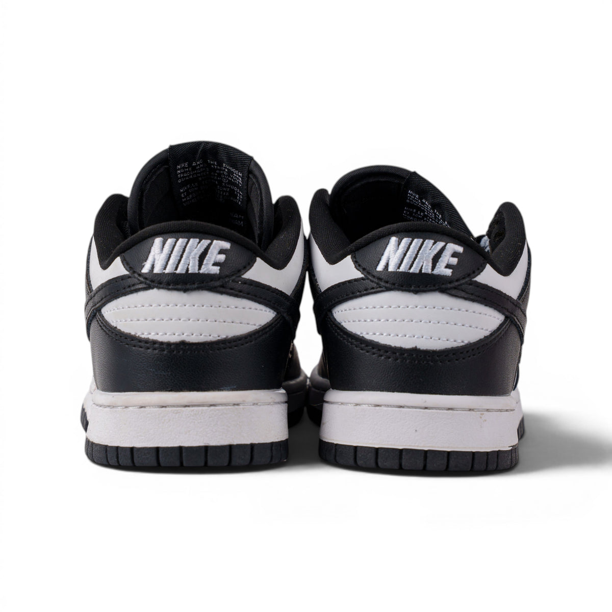 Nike SB Dunk Low чёрно-белые кроссовки — вид сзади | GAMEOVERSHOP