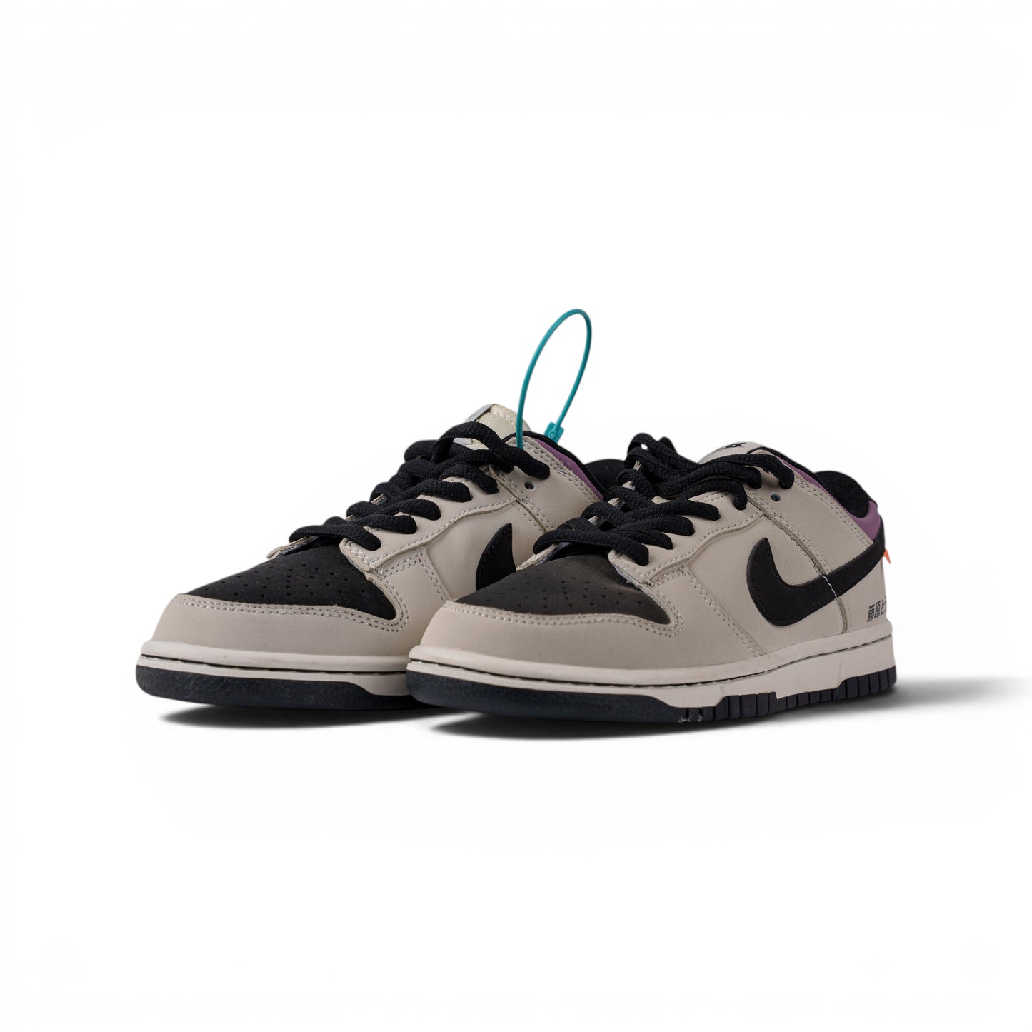 Nike Dunk, серый, кроссовки — пара, вид спереди | GAMEOVERSHOP