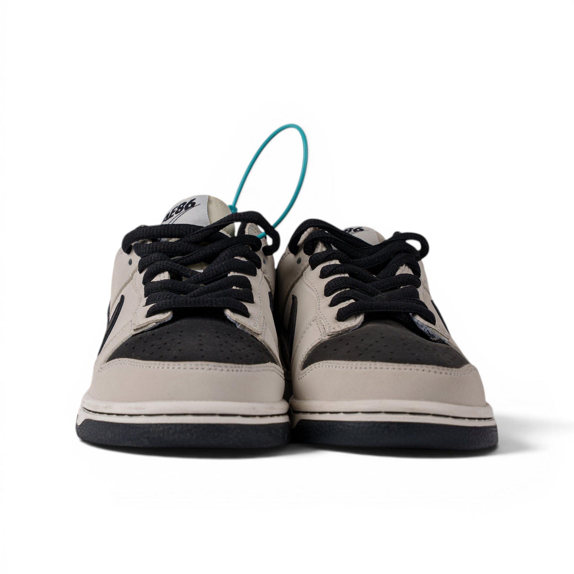 Nike Dunk, серый, кроссовки — вид спереди | GAMEOVERSHOP