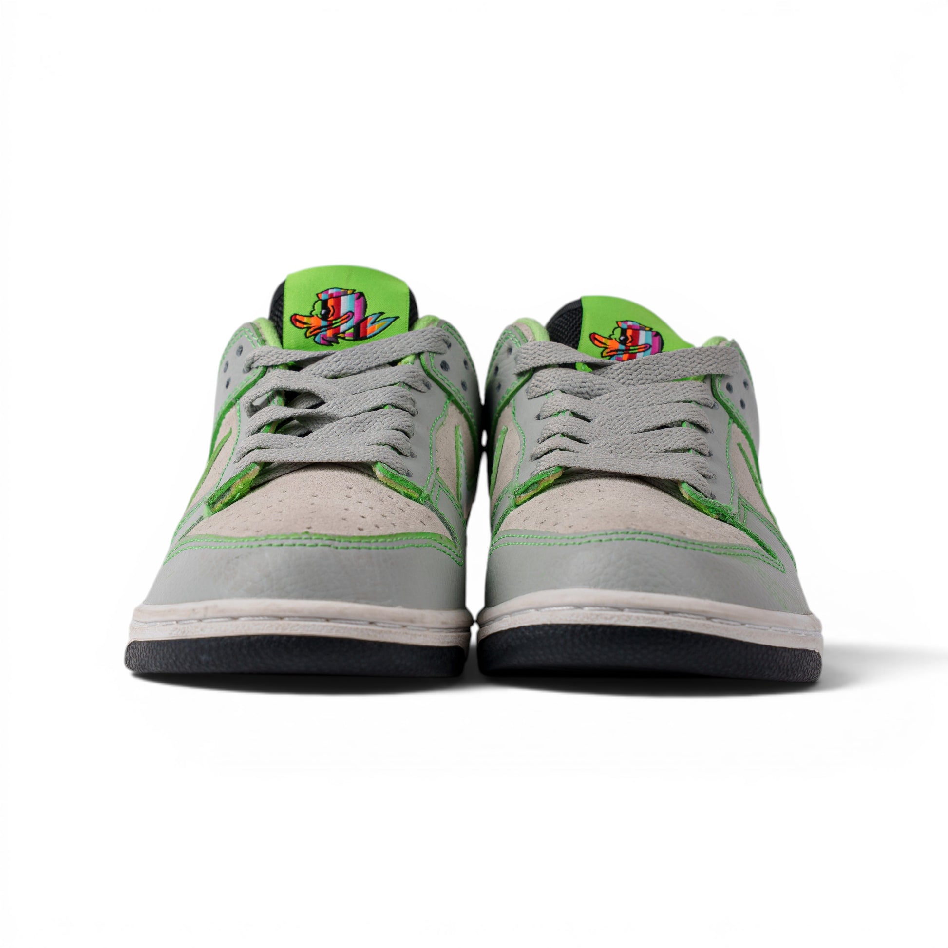 Nike Dunk Low серо-зелёные кроссовки — вид спереди | GAMEOVERSHOP