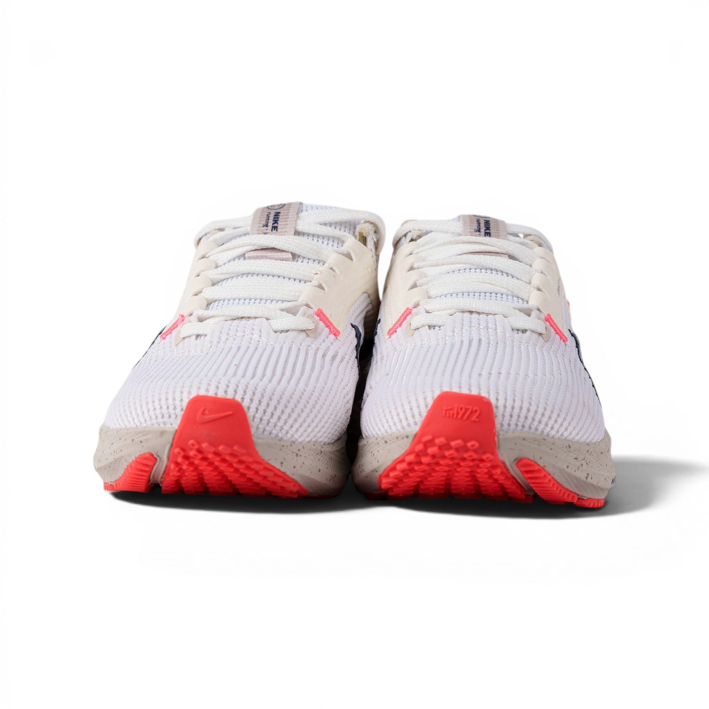 Nike Air Zoom Pegasus 40 белые кроссовки — вид спереди | GAMEOVERSHOP