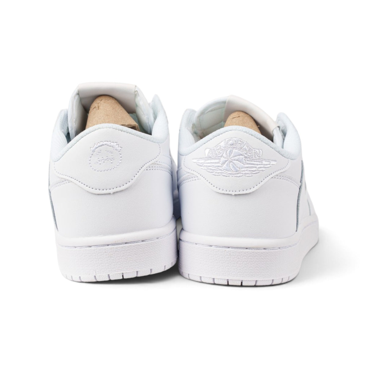 Nike Air Jordan 1 Low белые кроссовки — вид сзади, логотип Wings | GAMEOVERSHOP