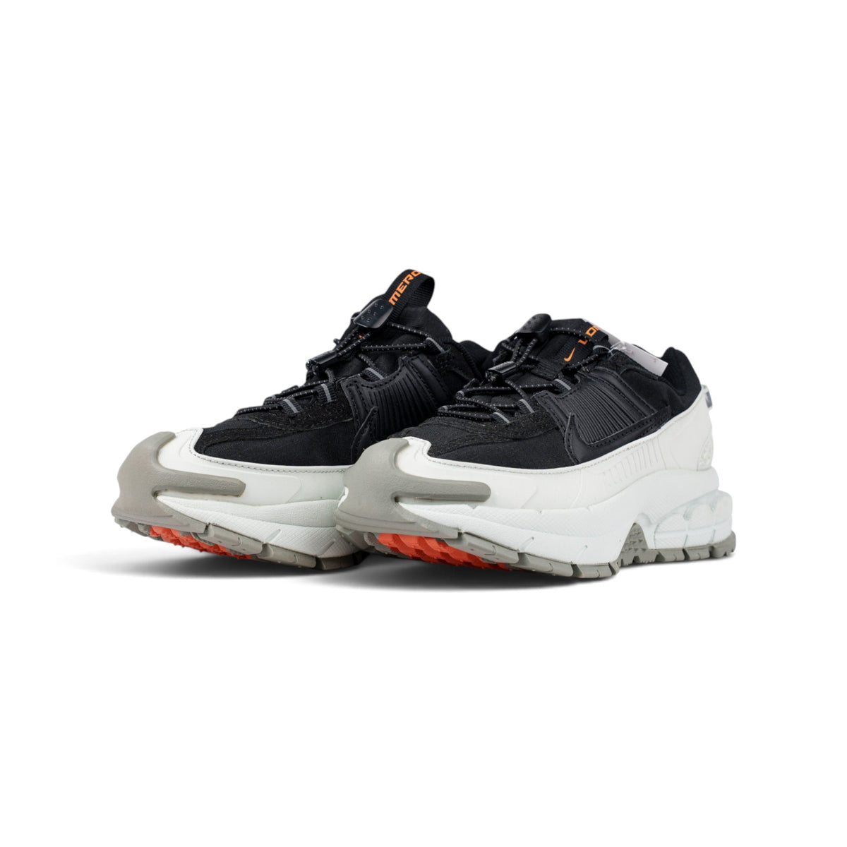 Nike Zoom Vomero Roam чёрные кроссовки — пара, вид спереди сбоку | GAMEOVERSHOP