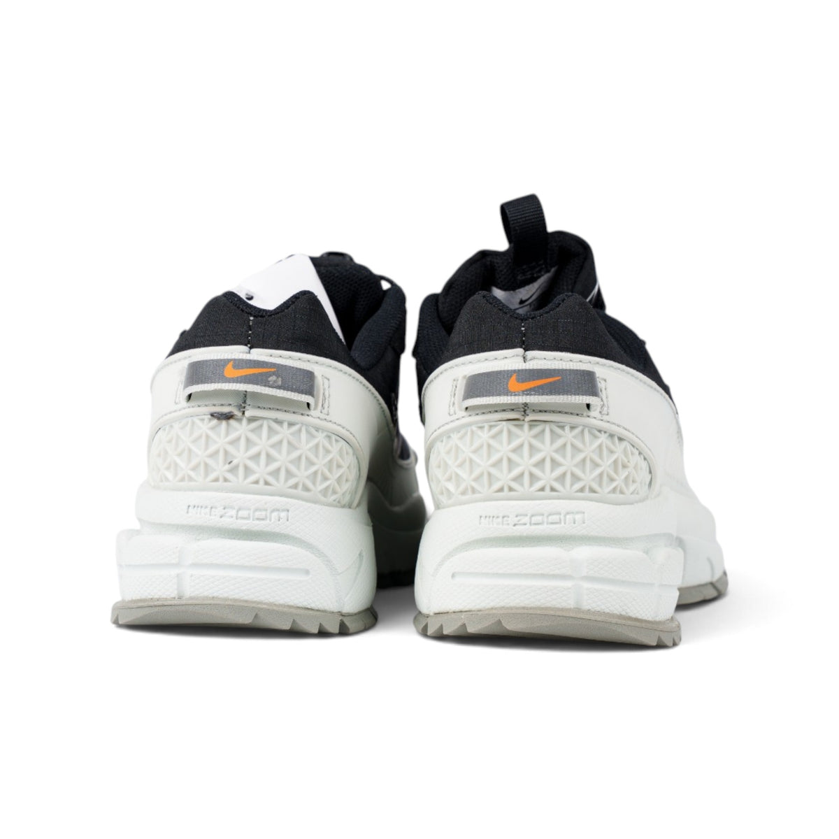 Nike Zoom Vomero Roam чёрные кроссовки — вид сзади | GAMEOVERSHOP