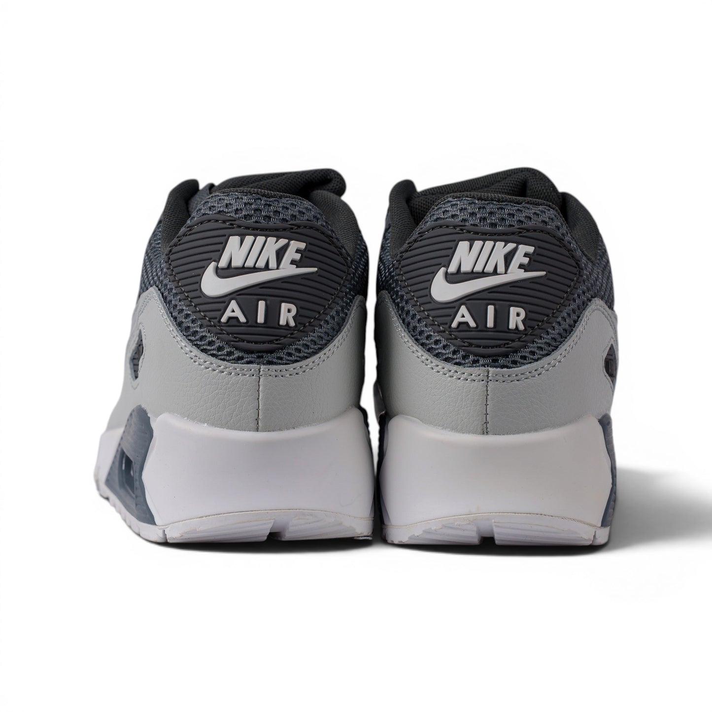 Nike Air Max 90 серые кроссовки — вид сзади, логотип Nike Air | GAMEOVERSHOP