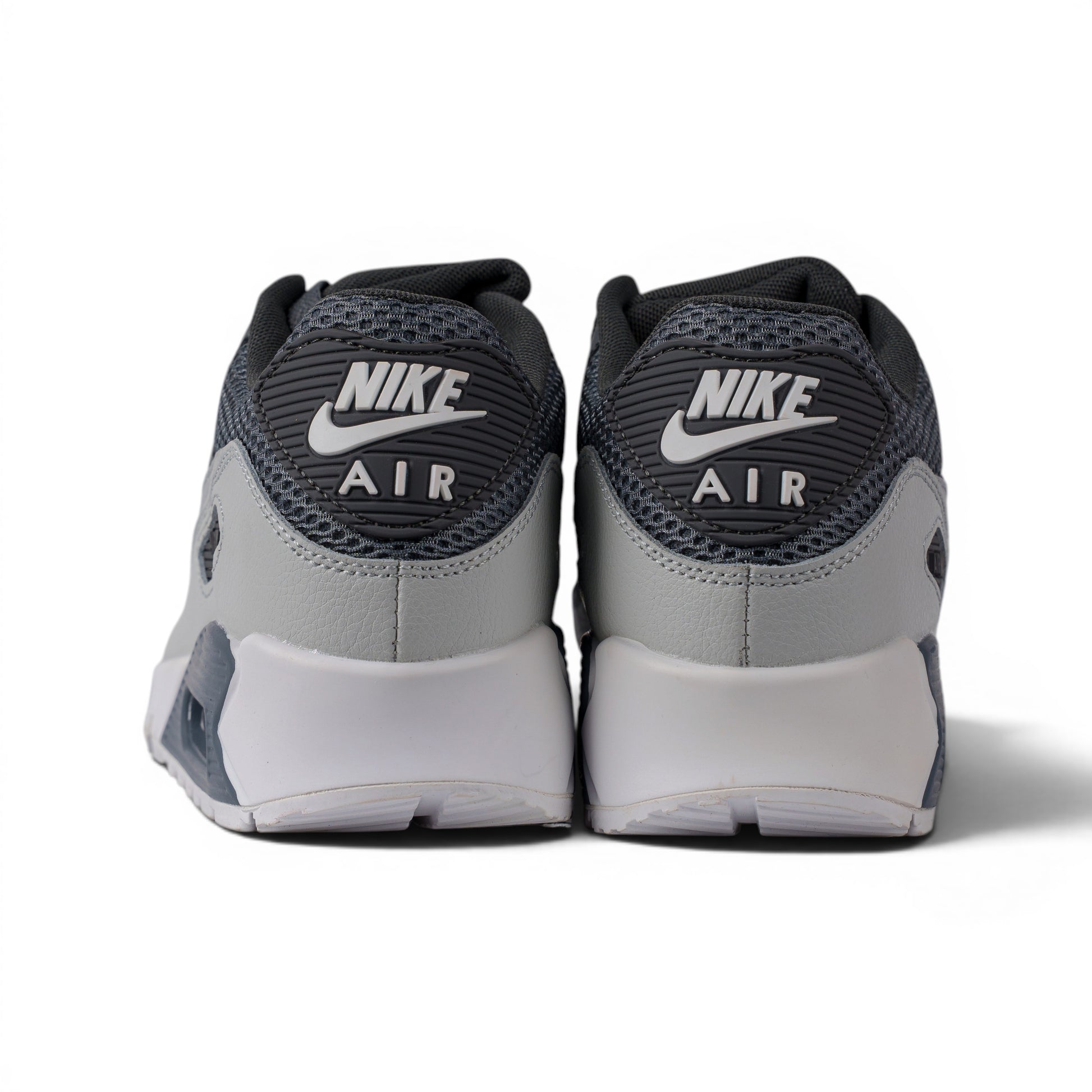 Nike Air Max 90 серые кроссовки — вид сзади, логотип Nike Air | GAMEOVERSHOP