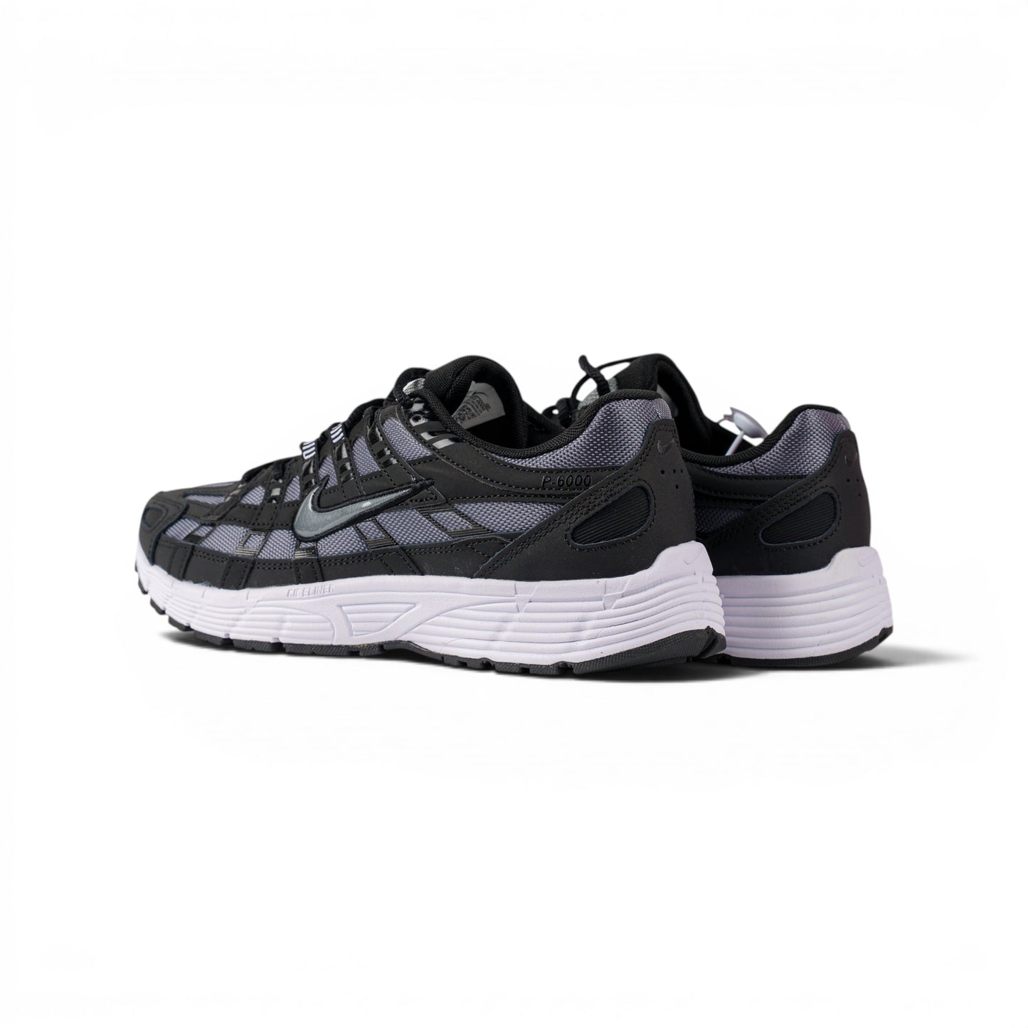 Nike P-6000 чёрно-серые кроссовки — пара, вид сзади сбоку | GAMEOVERSHOP