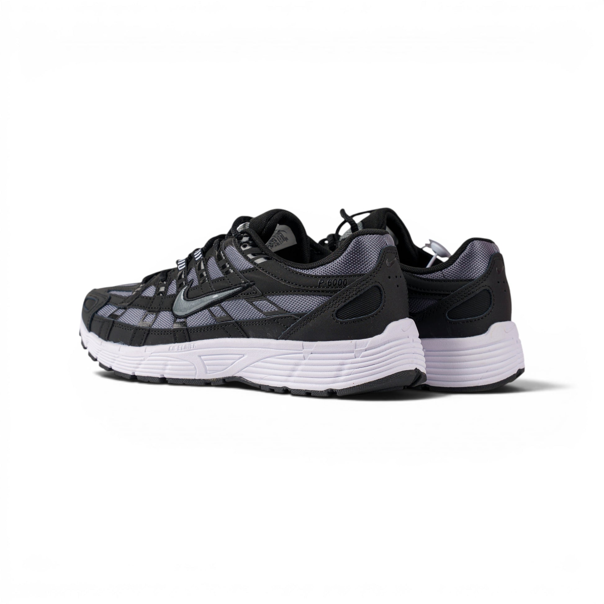 Nike P-6000 чёрно-серые кроссовки — пара, вид сзади сбоку | GAMEOVERSHOP