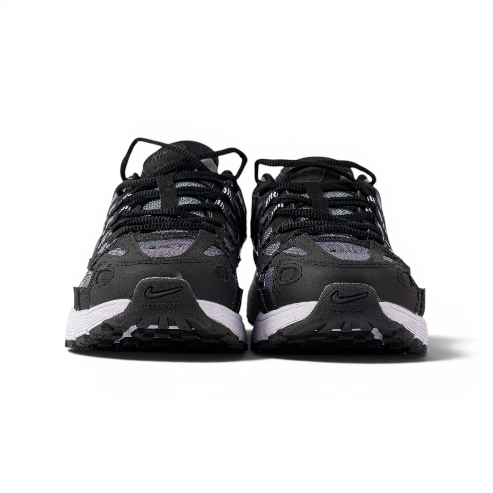 Nike P-6000 чёрно-серые кроссовки — вид спереди | GAMEOVERSHOP