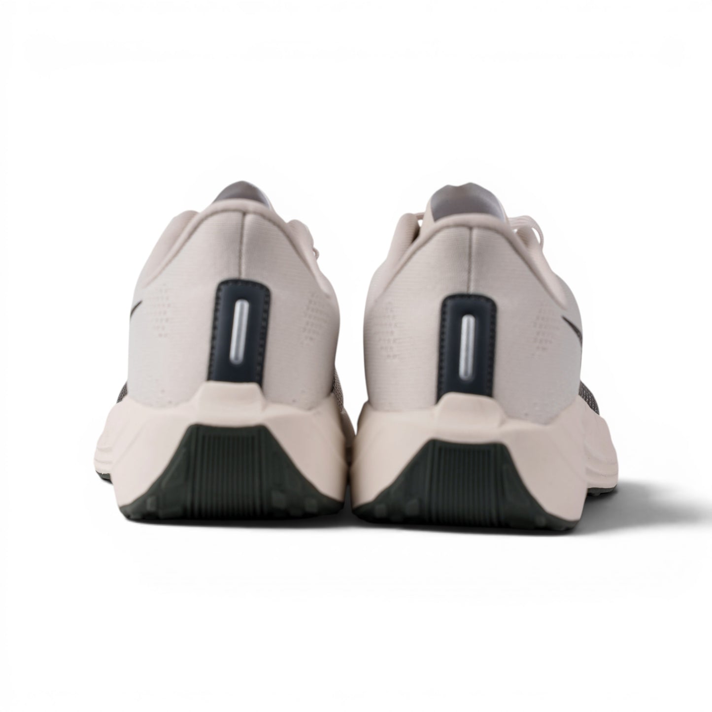 Nike ZoomX Vaporfly NEXT% белые кроссовки — вид сзади | GAMEOVERSHOP