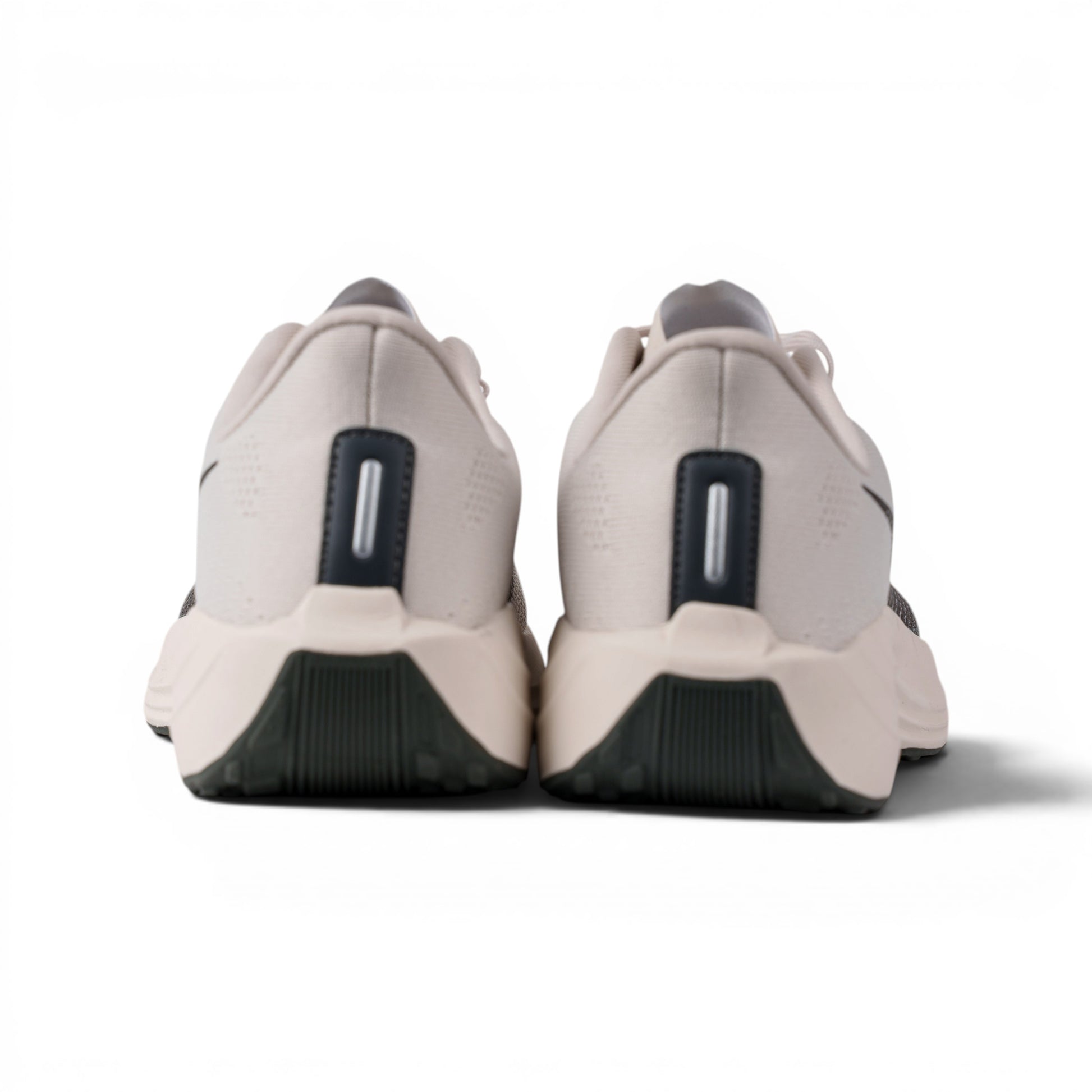 Nike ZoomX Vaporfly NEXT% белые кроссовки — вид сзади | GAMEOVERSHOP