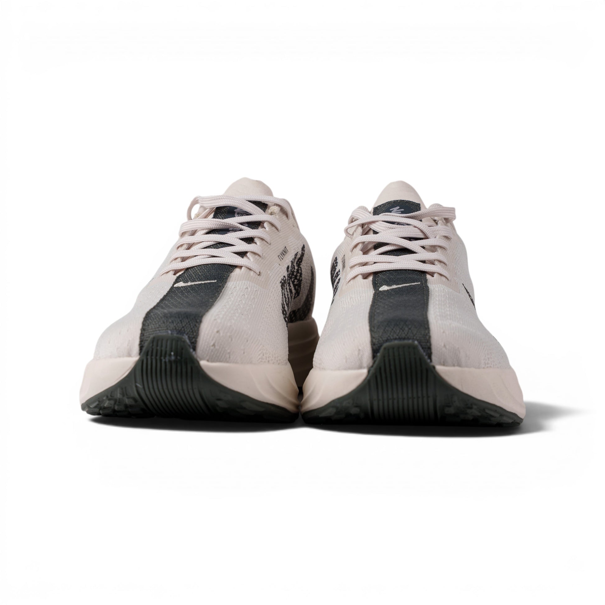 Nike ZoomX Vaporfly NEXT% белые кроссовки — вид спереди | GAMEOVERSHOP