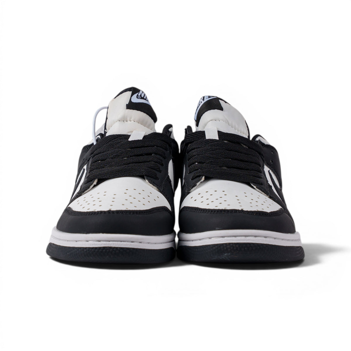 Nike Dunk, чёрно-белый, кроссовки — вид спереди | GAMEOVERSHOP