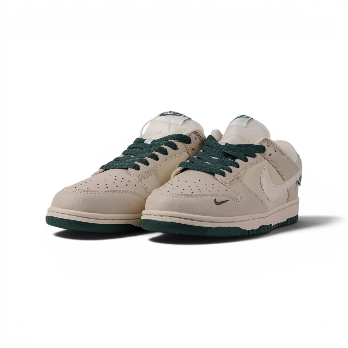 Nike Dunk, бежевый, кроссовки — пара, вид спереди | GAMEOVERSHOP