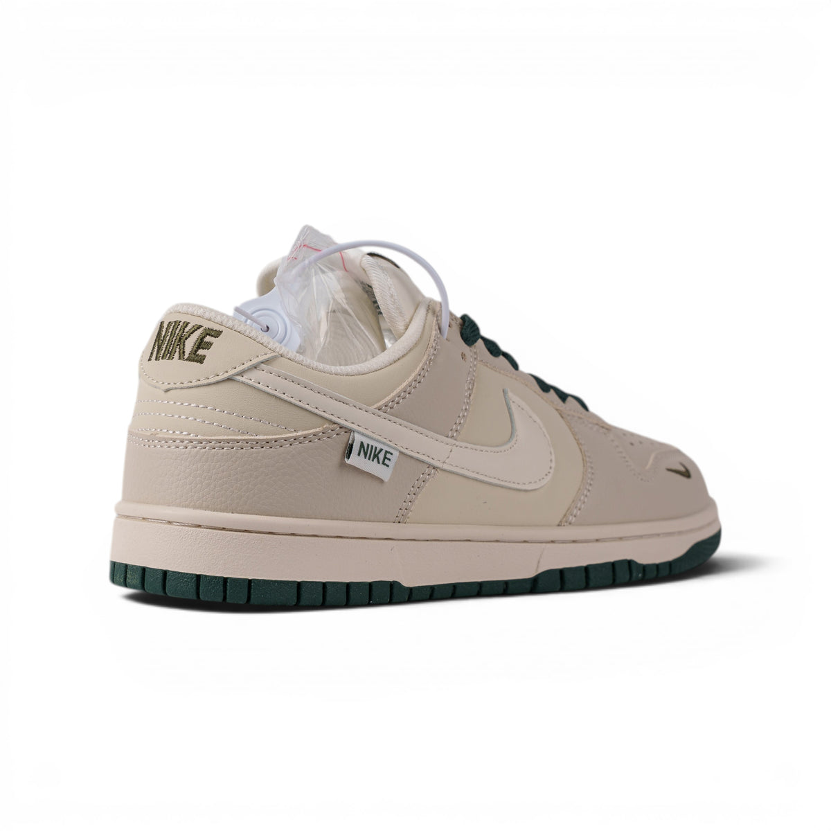Nike Dunk, бежевый, кроссовки — крупный план деталей | GAMEOVERSHOP