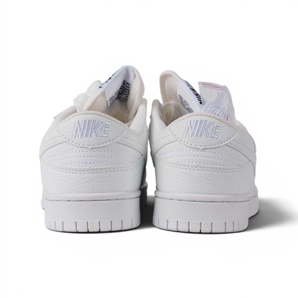 Nike Dunk, белый, кроссовки — вид спереди | GAMEOVERSHOP