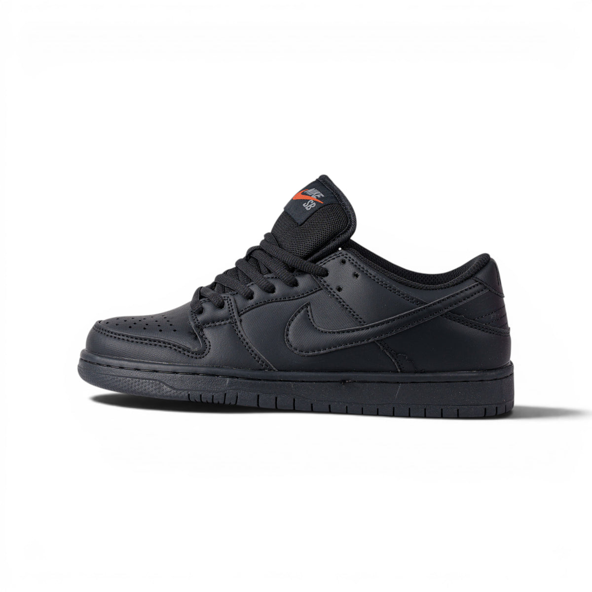 Nike SB Dunk Low чёрные кроссовки — вид сбоку | GAMEOVERSHOP
