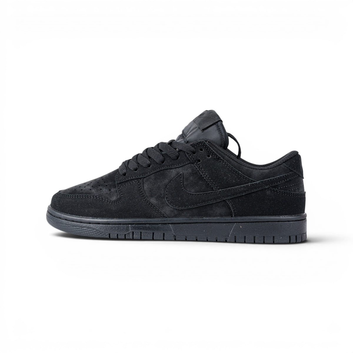 Nike SB Dunk Low чёрные замшевые кроссовки — вид сбоку | GAMEOVERSHOP