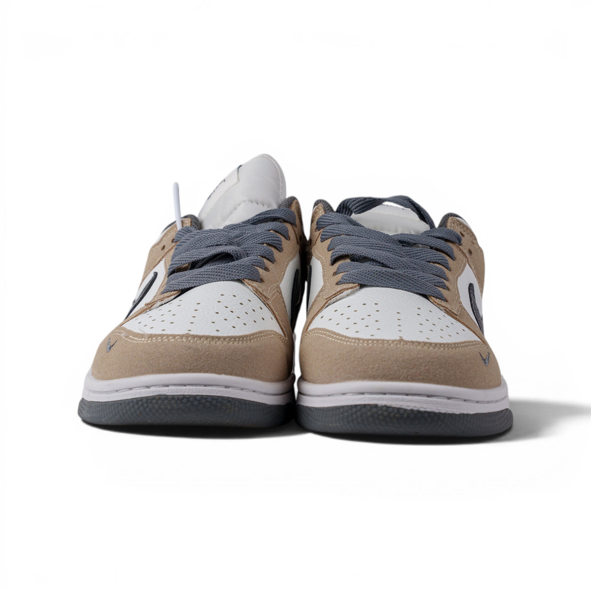 Nike Dunk Low бежево-серые кроссовки — вид спереди | GAMEOVERSHOP
