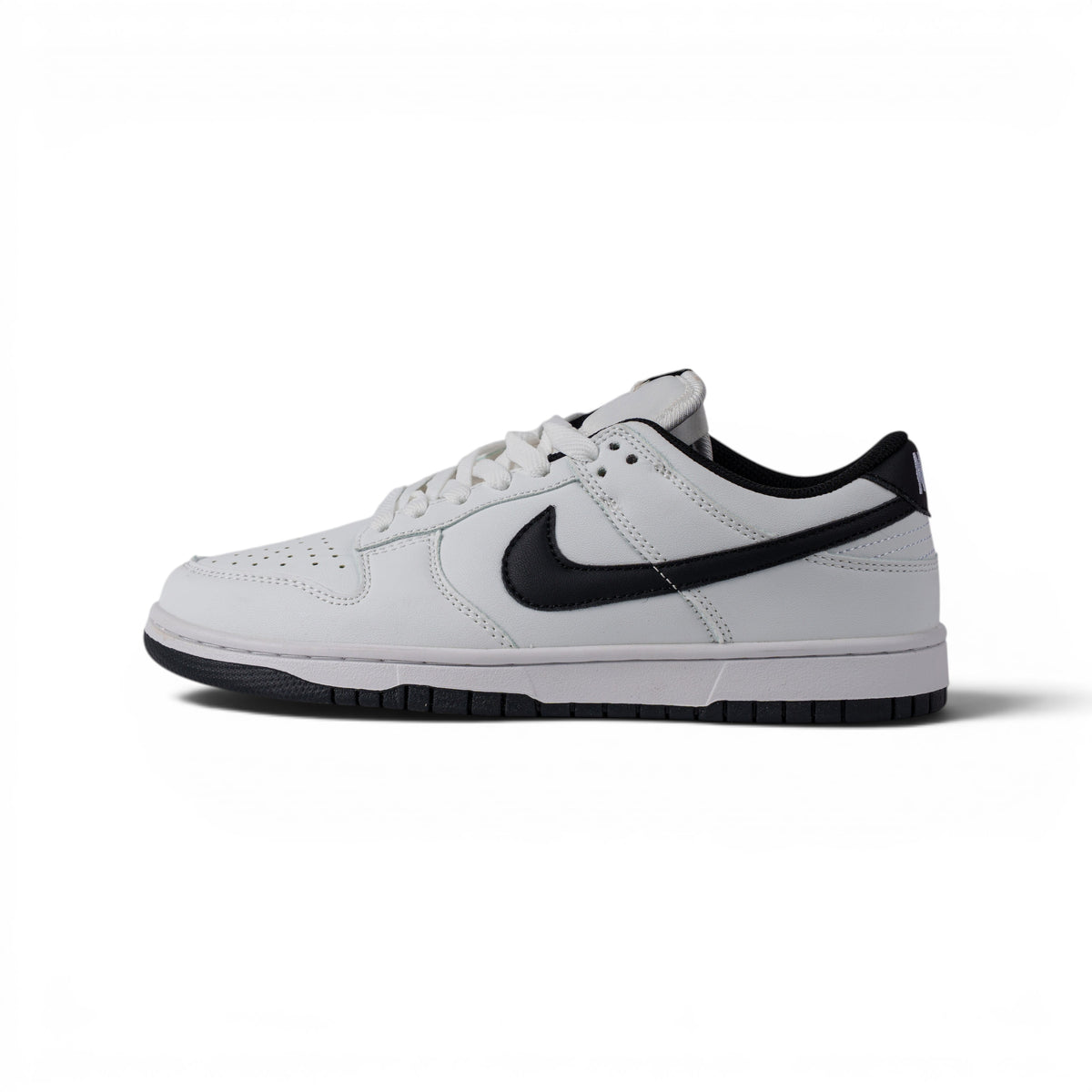 Nike Dunk, бело-чёрный, кроссовки — вид сбоку | GAMEOVERSHOP