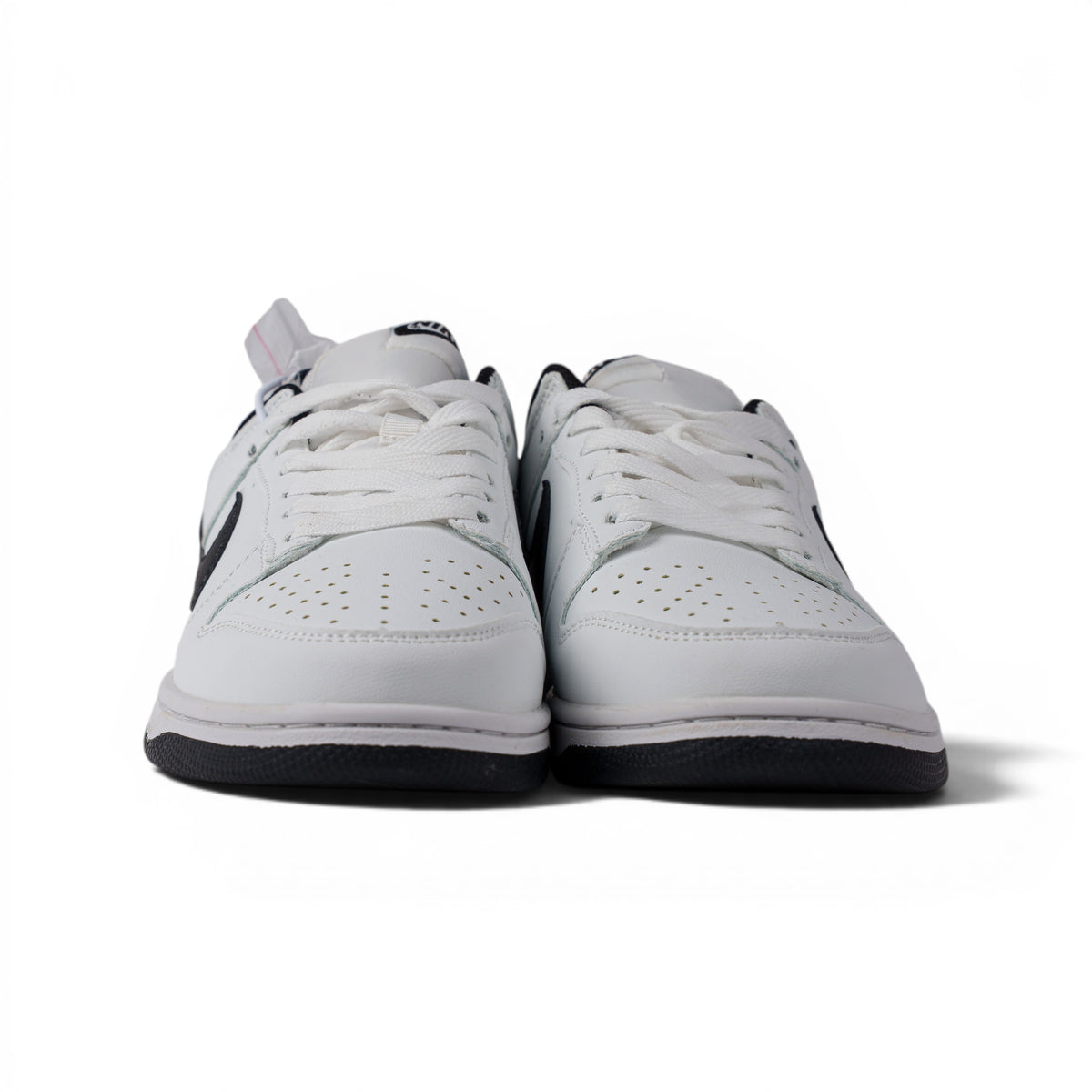 Nike Dunk, бело-чёрный, кроссовки — вид спереди | GAMEOVERSHOP