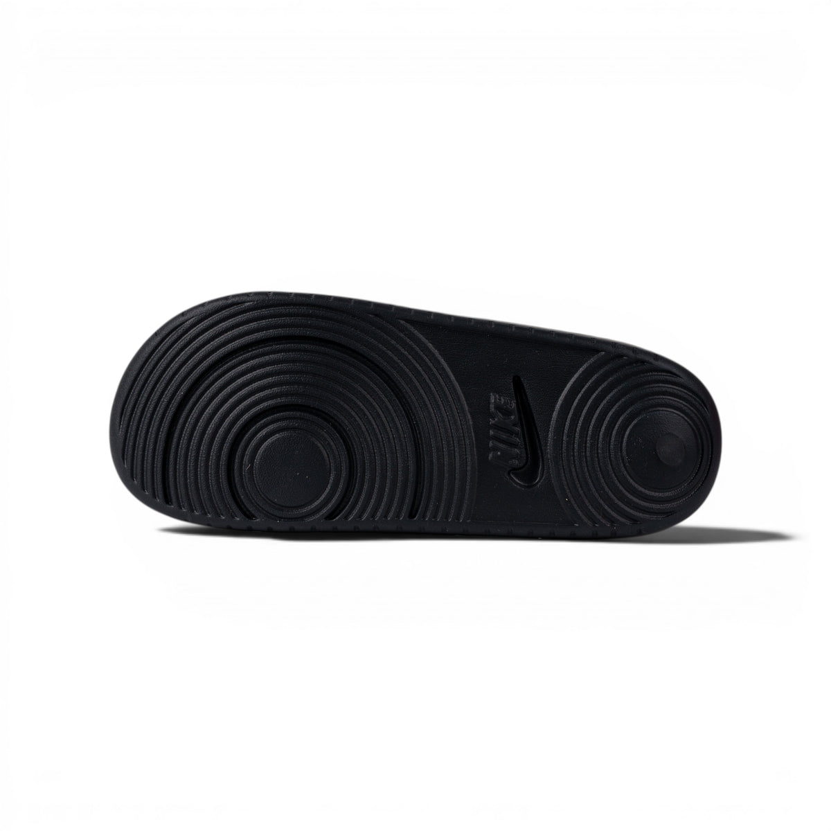 Nike Benassi чёрно-белые сланцы — подошва | GAMEOVERSHOP