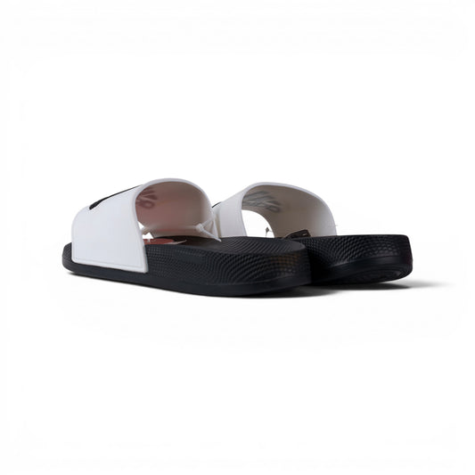 Adidas Adilette чёрные сланцы — пара, вид сзади сбоку | GAMEOVERSHOP