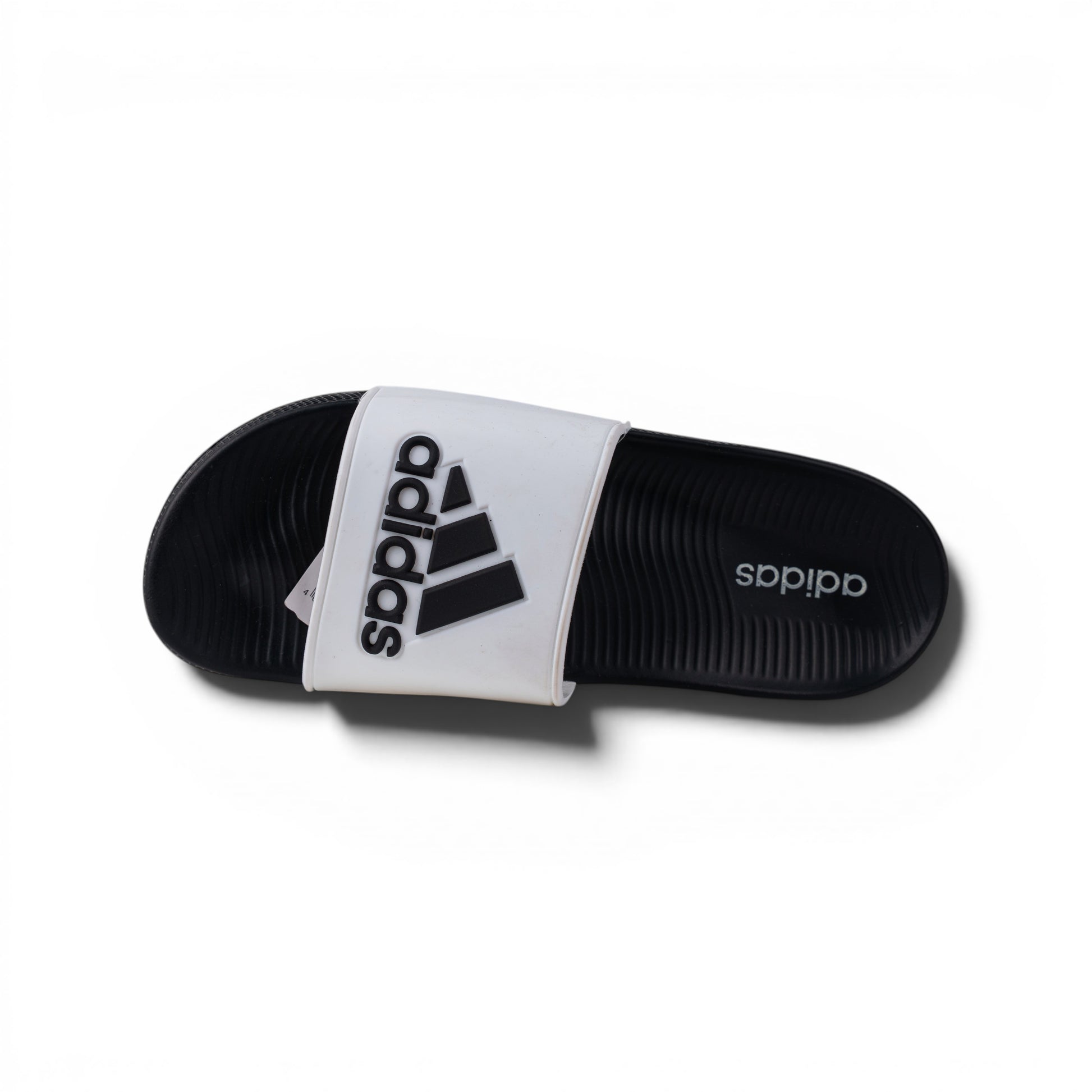 Adidas Adilette чёрные сланцы — вид сверху, логотип adidas | GAMEOVERSHOP