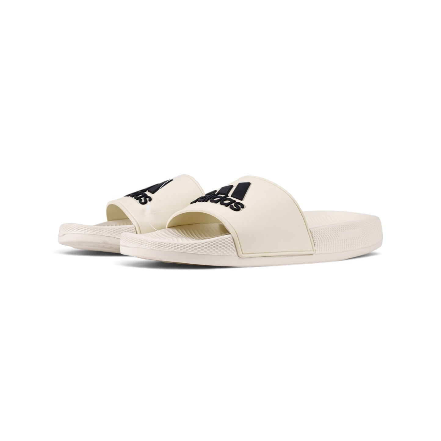 Adidas Adilette белые сланцы — пара, вид спереди сбоку | GAMEOVERSHOP
