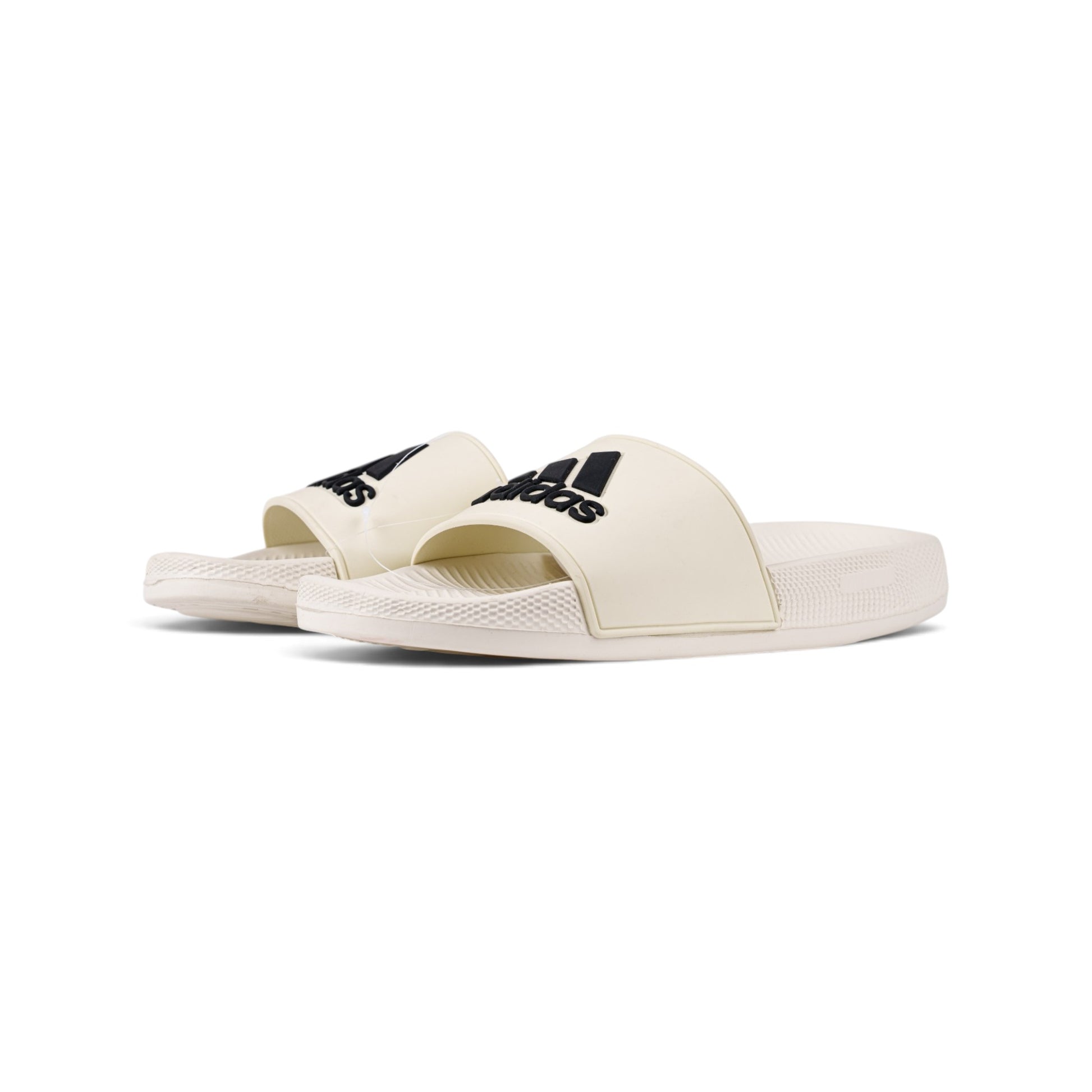 Adidas Adilette белые сланцы — пара, вид спереди сбоку | GAMEOVERSHOP