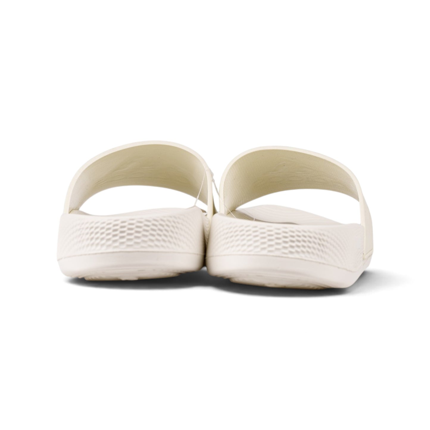 Adidas Adilette белые сланцы — пара, вид сзади | GAMEOVERSHOP