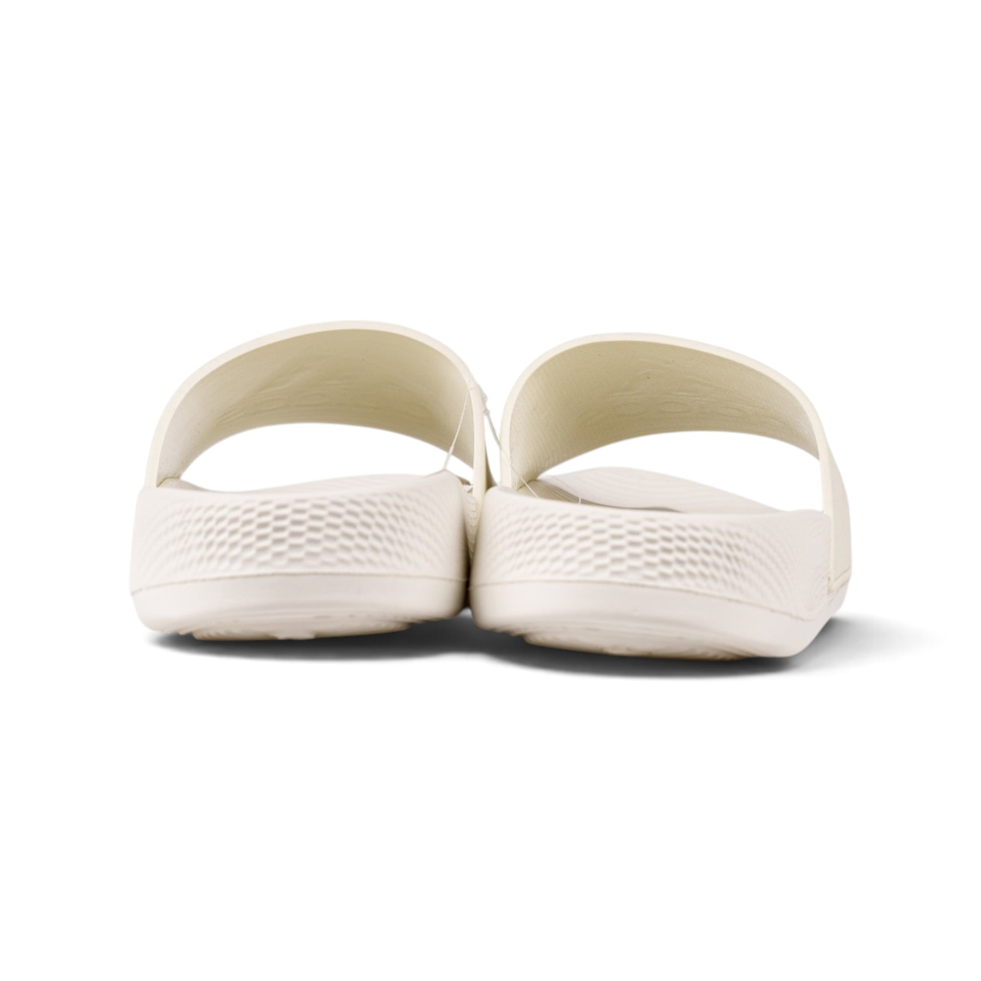 Adidas Adilette белые сланцы — пара, вид сзади | GAMEOVERSHOP
