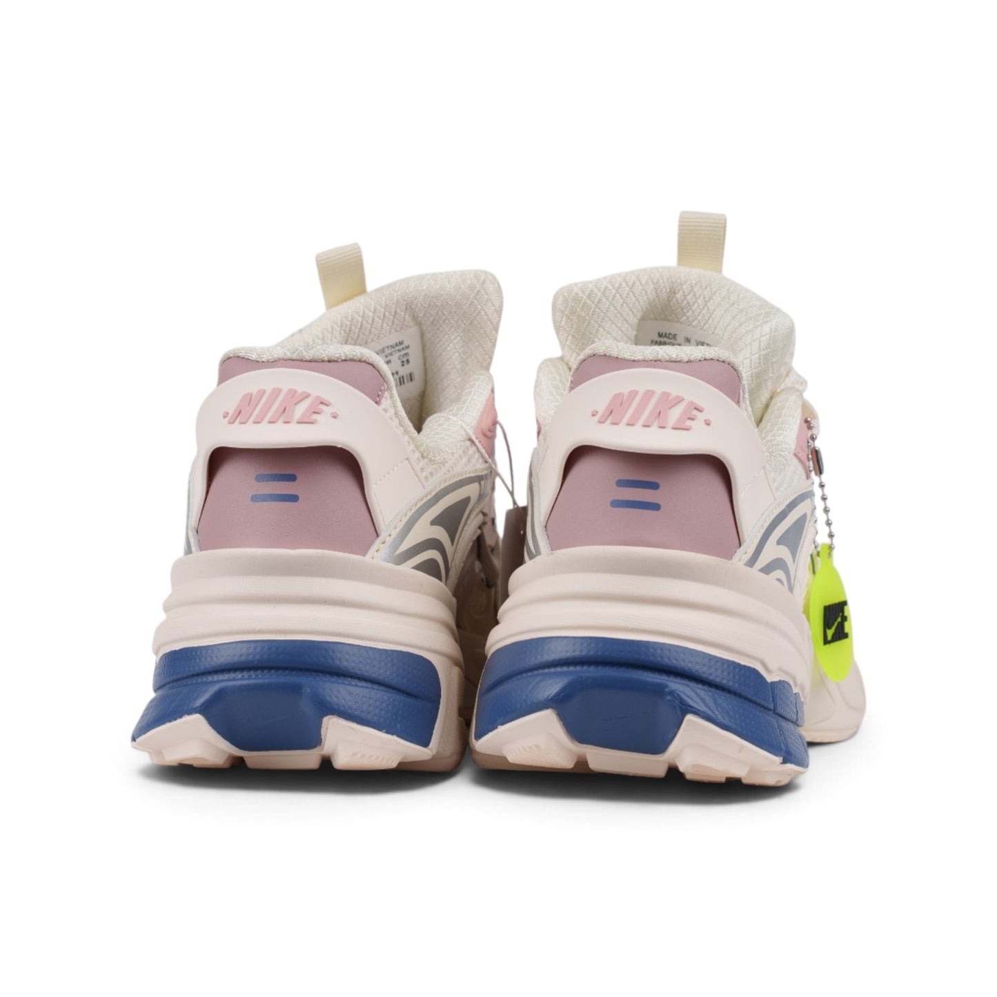 Nike V2K Run кремово-белые кроссовки с розовым и синим — вид сзади | GAMEOVERSHOP