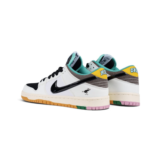Nike SB Dunk Low бело-чёрные кроссовки — вид сзади, пара | GAMEOVERSHOP