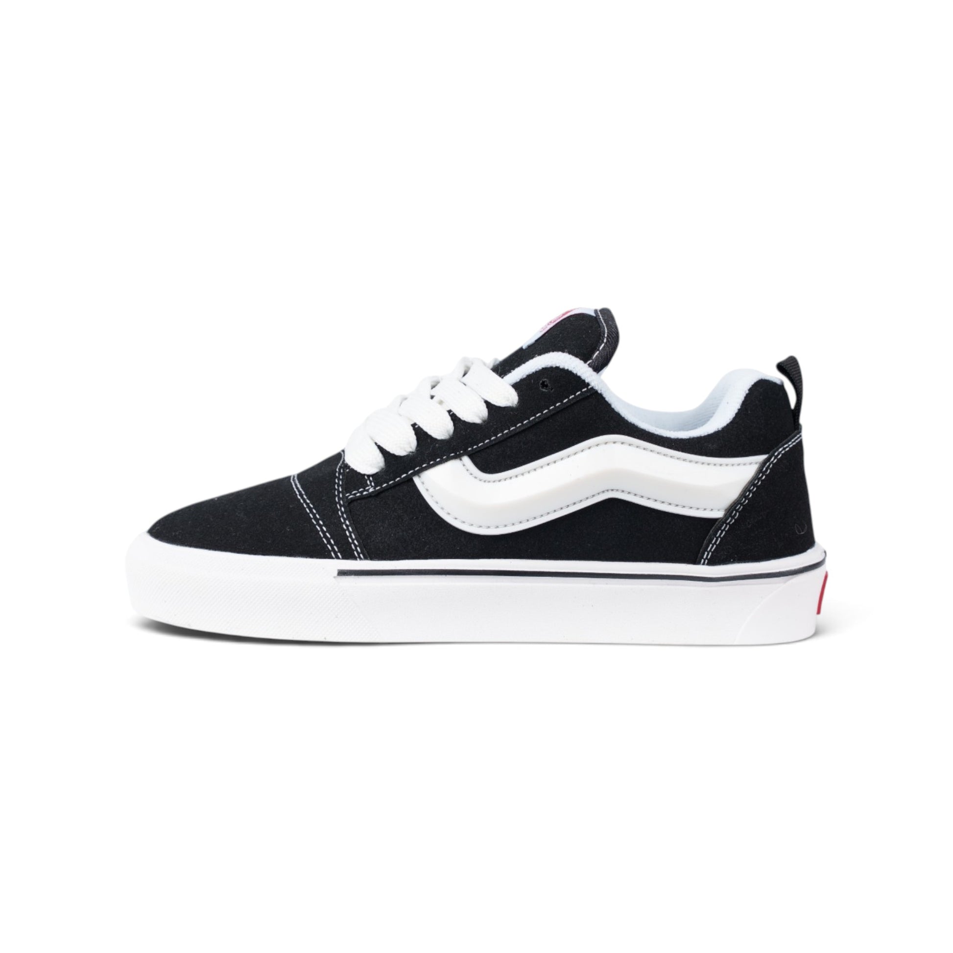 Vans Knu Skool чёрные кеды с белой полосой — вид сбоку | GAMEOVERSHOP