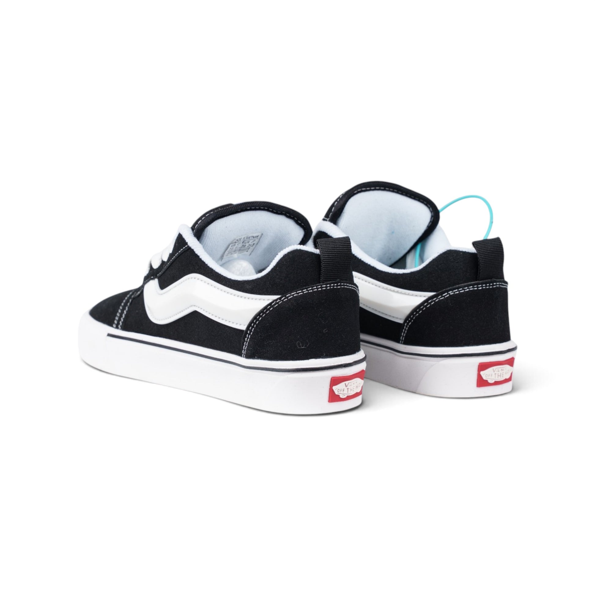 Vans Knu Skool чёрные кеды — пара, вид сзади | GAMEOVERSHOP