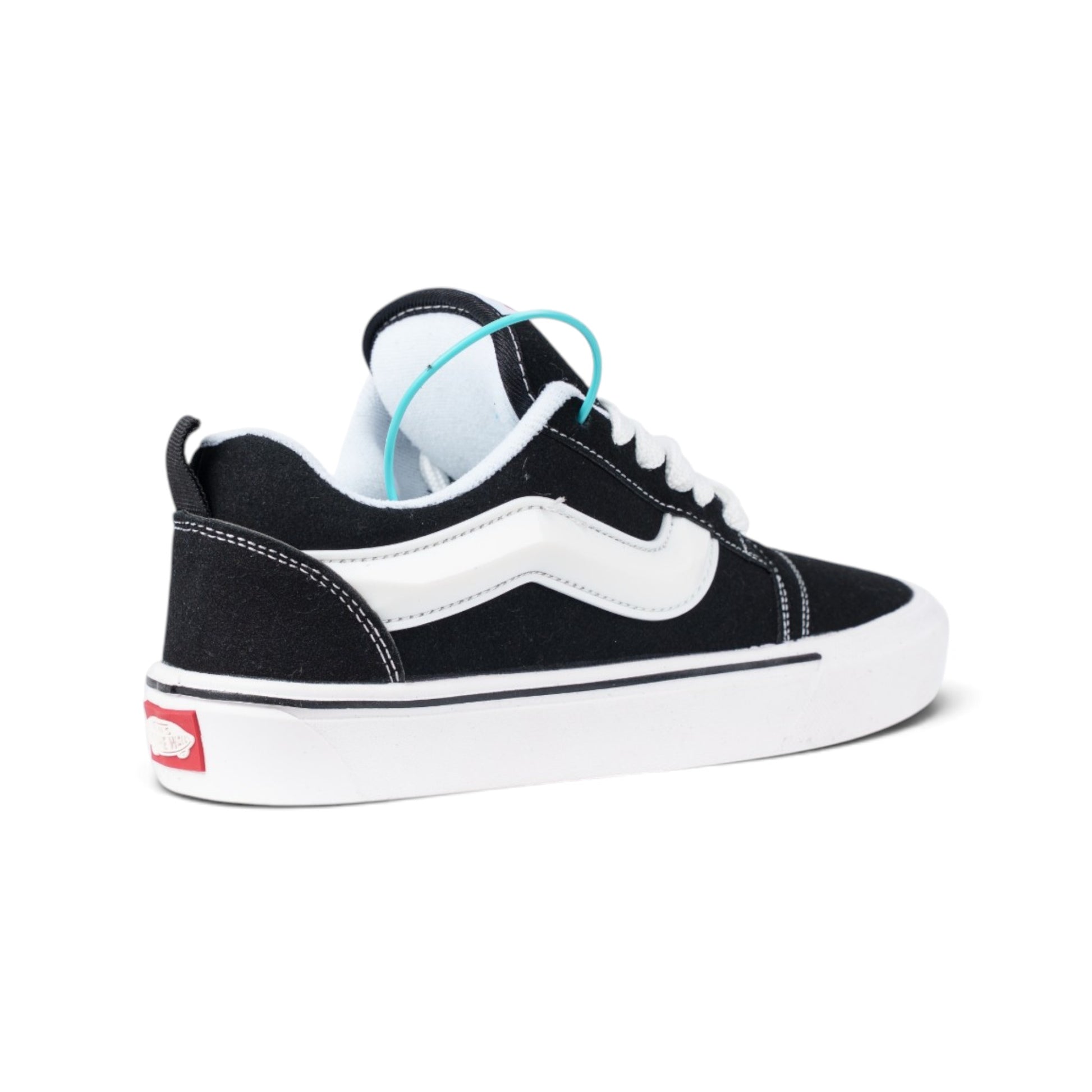 Vans Knu Skool чёрные кеды — вид сбоку сзади | GAMEOVERSHOP