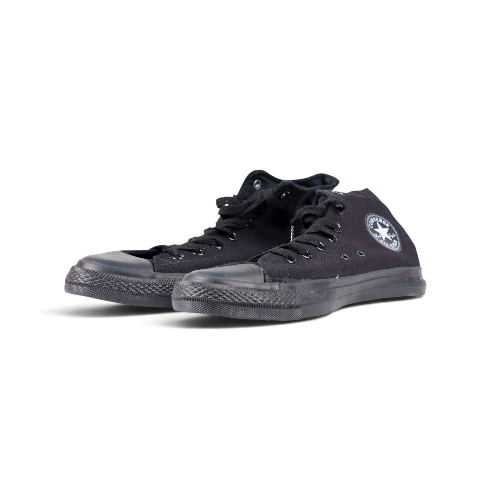 Converse Chuck Taylor All Star чёрные кеды — пара, вид спереди сбоку | GAMEOVERSHOP