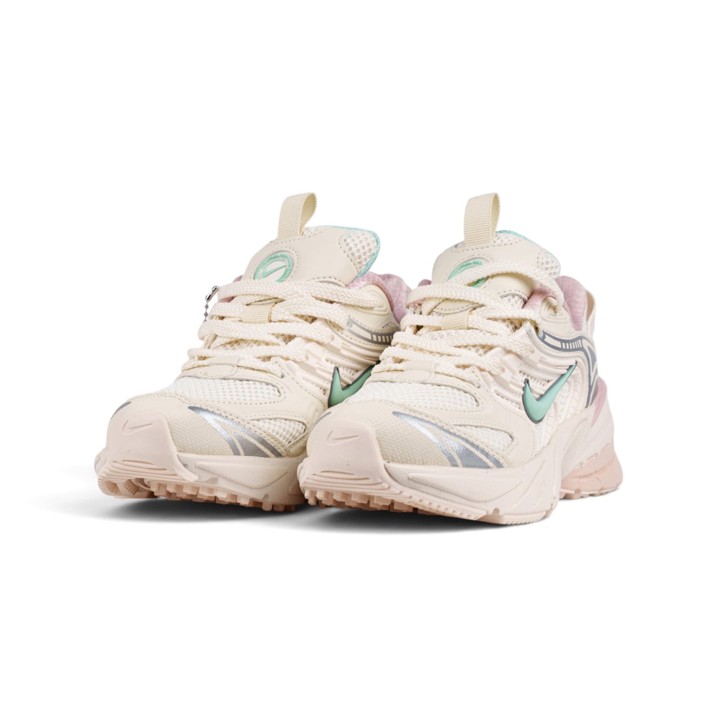 Nike V2K Run белые кроссовки с мятным свушем — пара, вид спереди сбоку | GAMEOVERSHOP