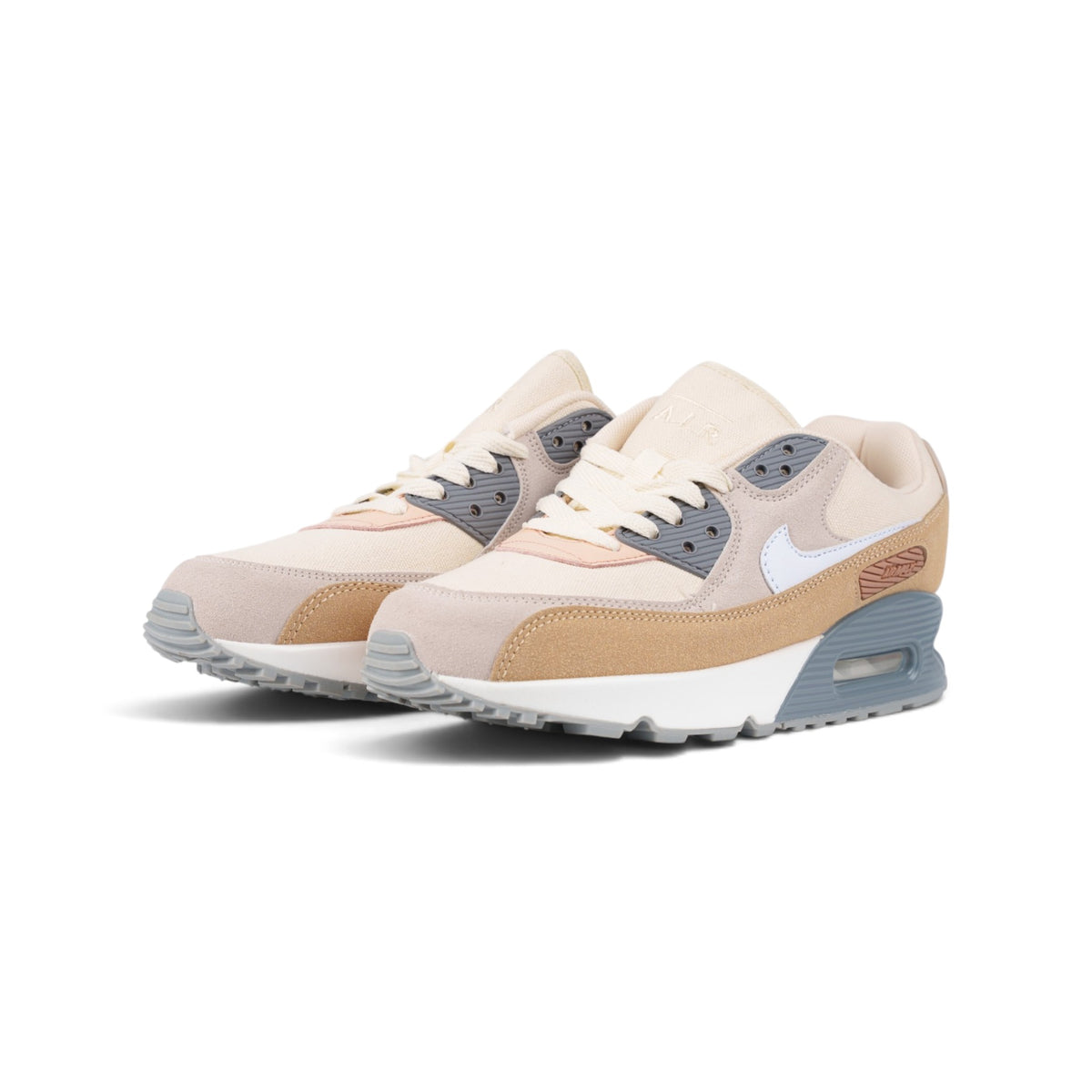 Nike Air Max 90 бежевые кроссовки — пара, вид спереди сбоку | GAMEOVERSHOP