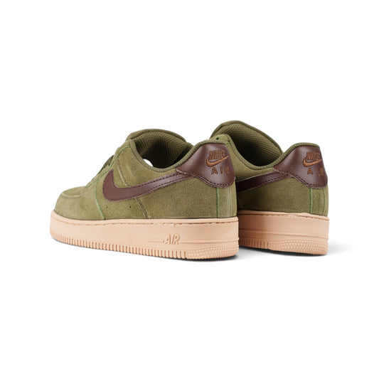 Nike Air Force 1 замшевые кроссовки цвета хаки — пара, вид сзади | GAMEOVERSHOP