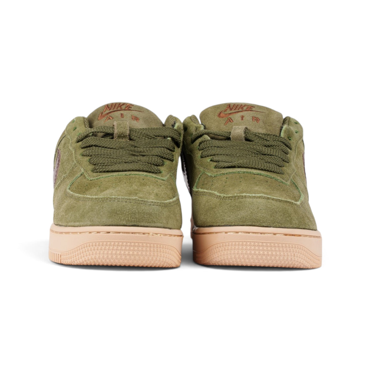 Nike Air Force 1 замшевые кроссовки цвета хаки — пара, вид спереди | GAMEOVERSHOP