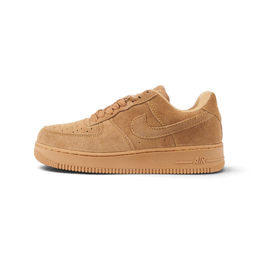 Nike Air Force 1 пшеничные замшевые кроссовки — вид сбоку | GAMEOVERSHOP